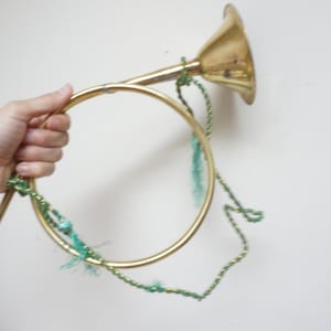 Choisissez une décoration en laiton suspendue pour cor d&#39;harmonie, instrument de musique sur corde verte couleur dorée Pipe trompette jouet en métal soufflé vintage bronze miniature