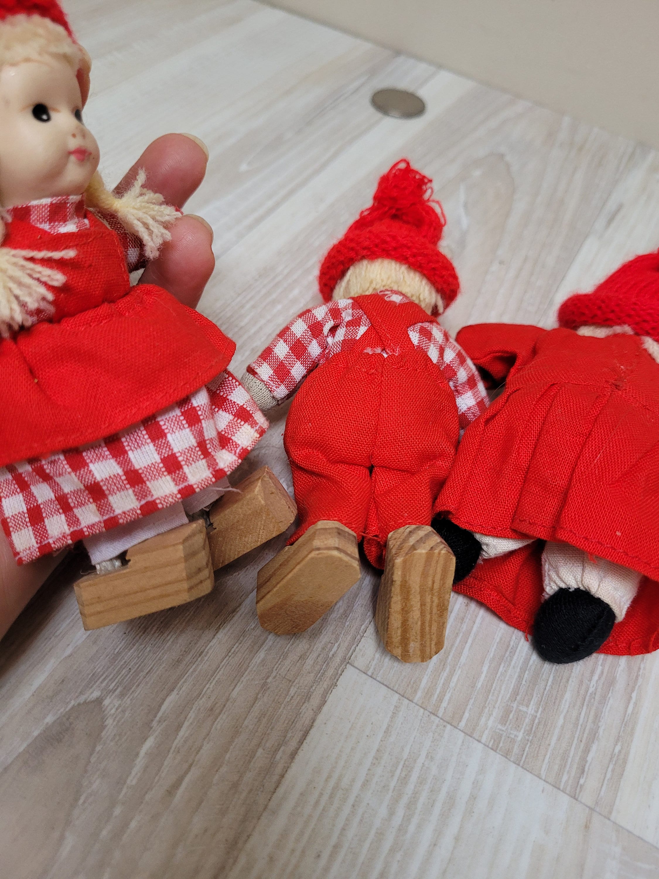 Weihnachtswichtel-Deko Figur – Skandinavischer Tomte Aus Strick & Plüsch, 32 Cm (rot-grau-weiß)