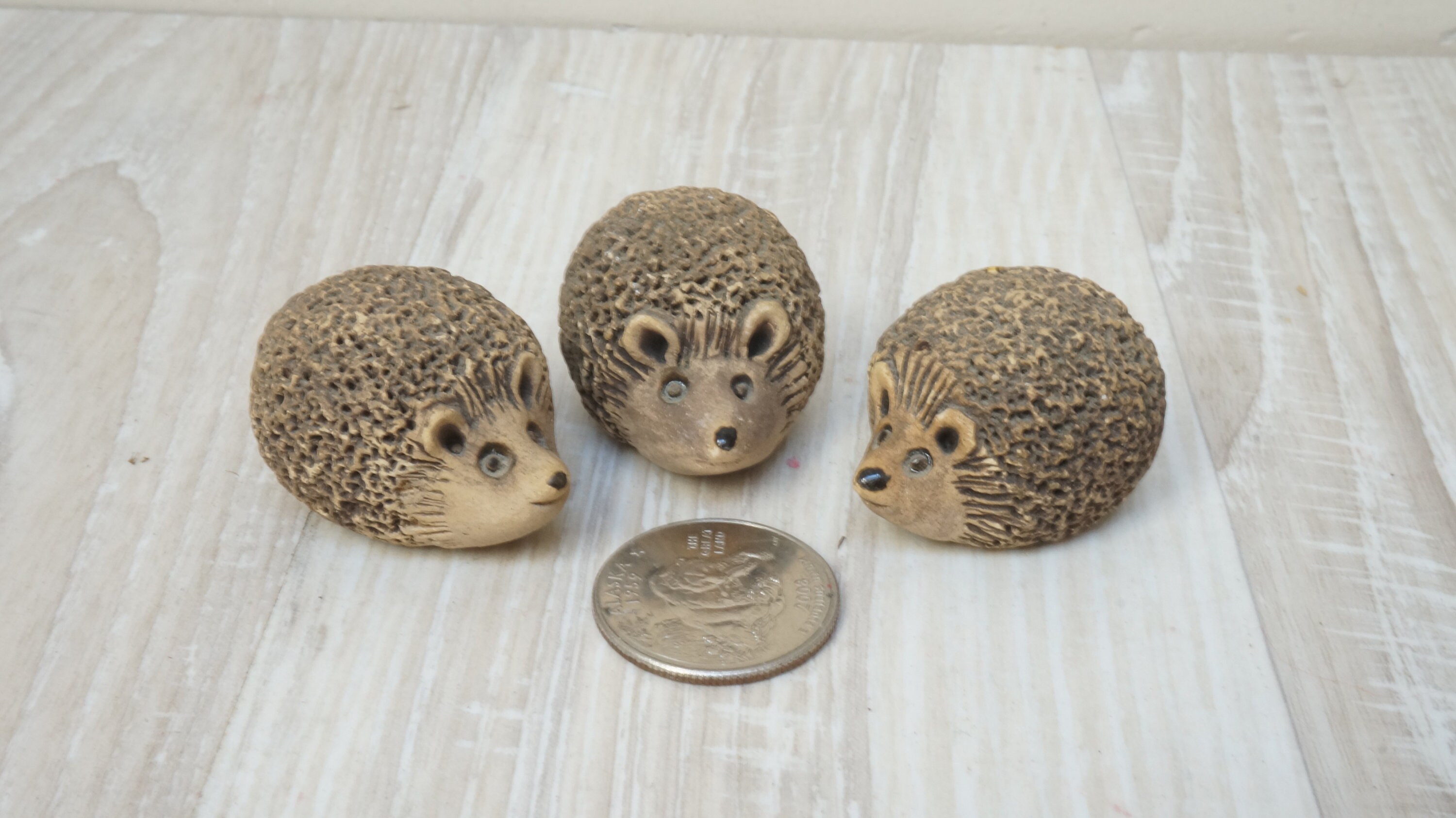 Hanycon Mini-Igel-Figuren Aus Harz – 30 Stück, 1,7x1,1 Cm, In Braun, Grau & Gelb | Für Feengarten, Terrarien, Deko