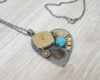 Steampunk silberfarbene Herz Charm Anhänger an Kette, upcycled Halskette Schmuck Vintage Uhr Uhrwerk Teile Zahnrad Zahnrad retro chunky metal