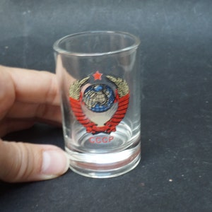 Verres à vodka décoré de l'aigle russe