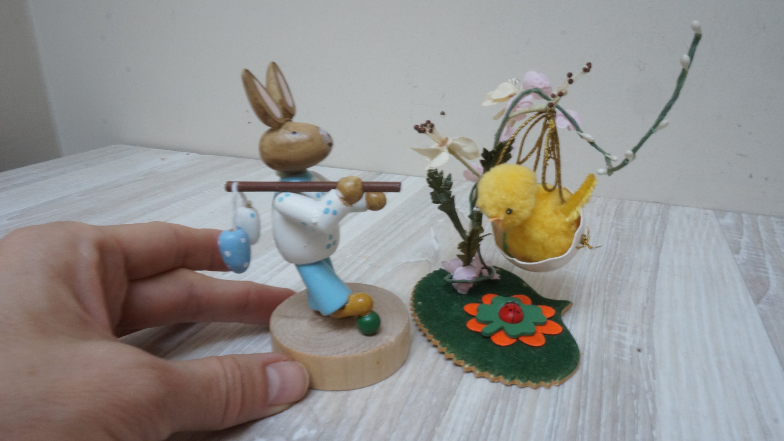 ERZGEBIRGE 木製オブジェ 女の子と木 ERZGEBIRGE 木製オブジェ 女の子と木 Wooden Bunny and Chick on