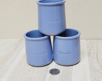 Set di 3 vasetti di yogurt La Fermiere, vaso in ceramica viola lavanda, piccolo vintage smaltato realizzato in Francia vecchia cucina in terracotta francese