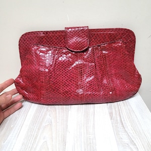 Cartera de piel de serpiente auténtica, bolso de mano de piel de serpiente auténtica color burdeos, bolso de mediados de siglo, estilo retro antiguo, con sobre de piel de serpiente de color rojo vino