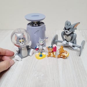 Set of 6 Tom & Jerry 2003 cat mouse figurine, Toy plastic Kinder Joy figure doll small animal M.G.M. Metro Goldwyn Mayer Inc mgm mini little