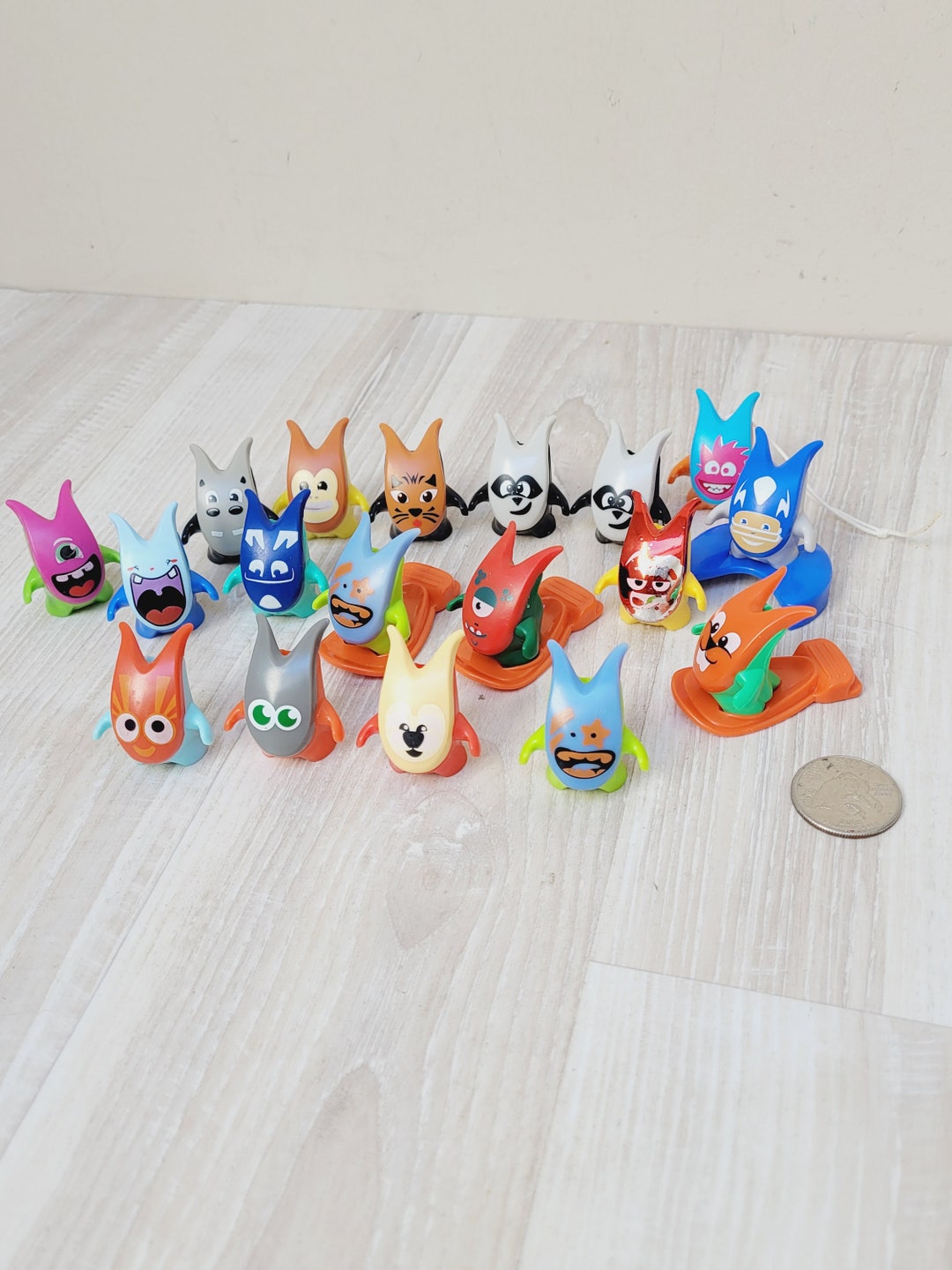 Random 26 Crazy Friends Mini Figurine, Miniature FS Series Kinder