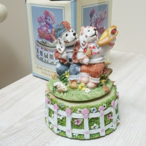 Choose Mice or Dogs in Love Music box, rotating Easter Valentines resin ceramic Vintage Figurine playing romance tune melody kitsch ornament