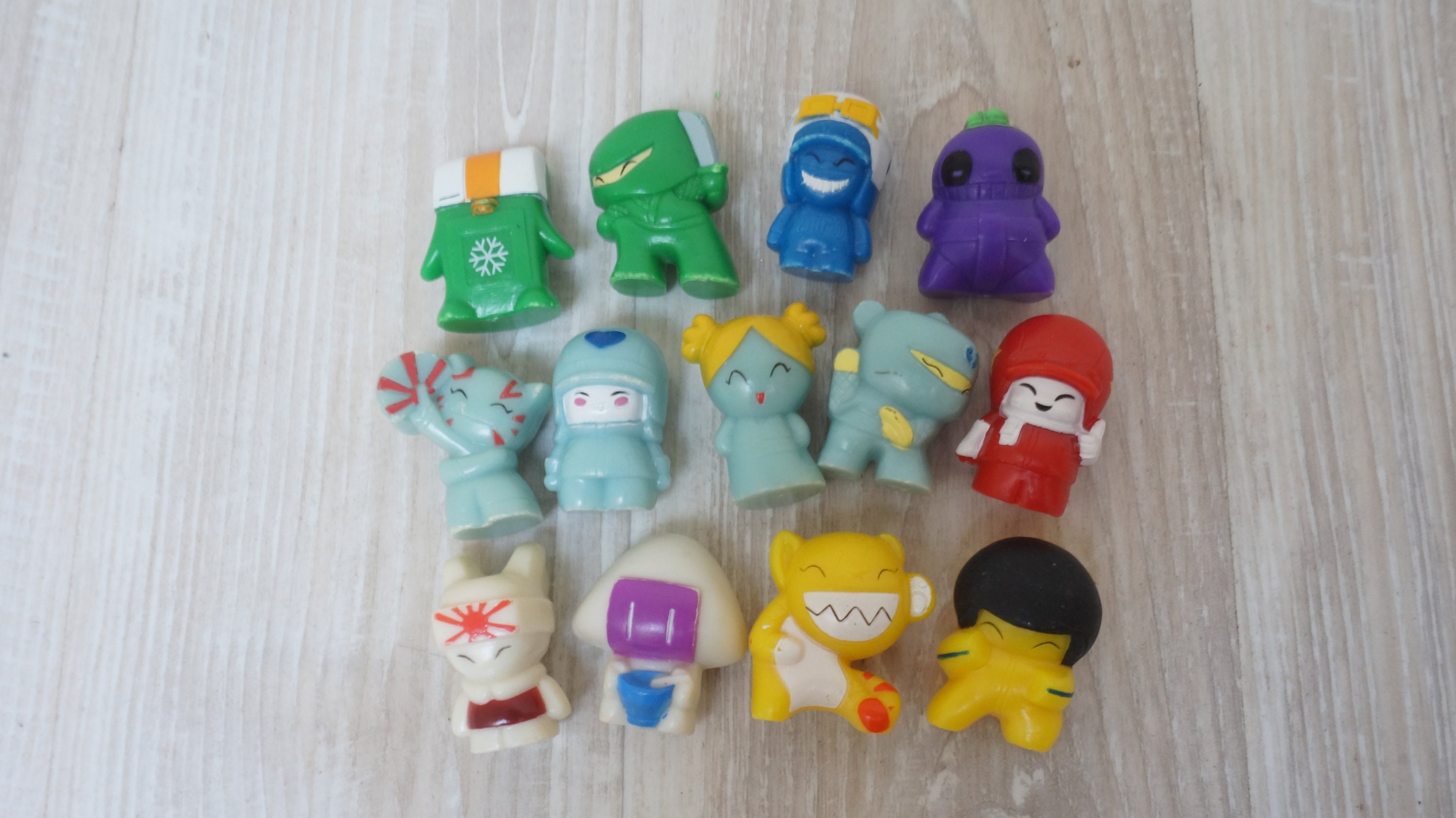 13 Little Tokyo's Crazy Bones Gogos, Jap's collection party supply mini  monster plastic figurines children kid gogo's small miniature bundle -   México
