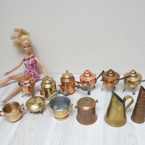 1: 3 oder 6 2 Puppenhaus-Miniatur Messing Metall Dreibein Teekanne Teetopf Topf Eimer Krug Vase Vintage Messing Metall Griff