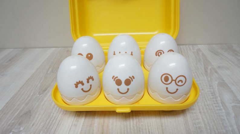 Hide n Squeak TOMY Eggs in Carton Toy Infant Shape and Mood Sorter Children Chicks Activity Learning Toddler Kids Easter Birthday Gift