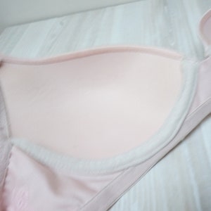 Vintage bra retro women girl teen atlas satin jersey pink size UK US 34B Eur 75B sexy padded pushup flower floral push-up clear straps image 4