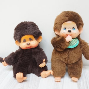 Escolha entre Plüti Qualität ou Monchhichi Monkey, um macaco de pelúcia marrom, fabricado pela Sekigutchi no Japão, Alemanha.