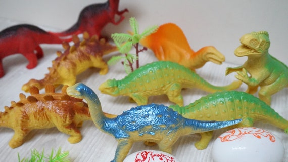 Transporteur de Voitures avec Oeuf et 15 Figurine Dinosaure