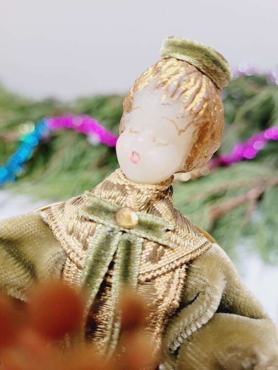 西ドイツのKoestel社製、7インチ/17.5cmのワックスフェイスエンジェル