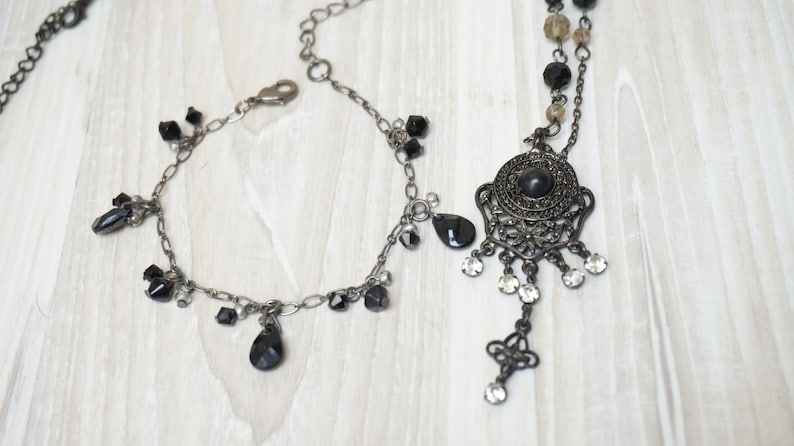 Chain Necklace bracelet Jewelry vintage Retro color 1990s made in Europe gunmetal black metal set of 2 bangle old beaded faceted rhinestone