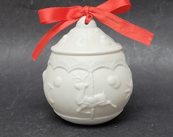 NAO Daisa de Lladró adorno colgante de porcelana bisque blanca, decoración de árbol de arreglo floral navideño, decoración cerámica figura bola España