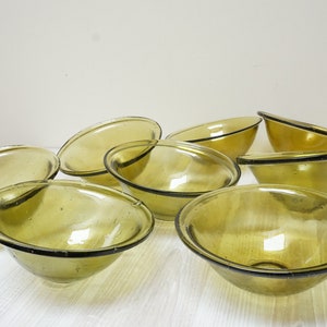 Antike grüne Kuppel Wandlampenschirme mundgeblasene Glasschüssel Vintage klobige Schale aus Olivenholz konvexe Form Rarität Isolator
