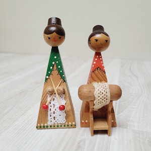 Set of 2 dolls, lace maker and knitter, German Erzgebirge bobbin making doll woman, Dollhouse lacemaker tatting miniature toy folk craft