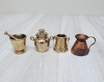 Miniatura domku dla lalek dla dorosłych KEE MORA w skali 1:6 lub 12, mosiężny garnek, kieliszek do jajek, moździerz i tłuczek, zestaw vintage, wyprodukowany w Szwecji