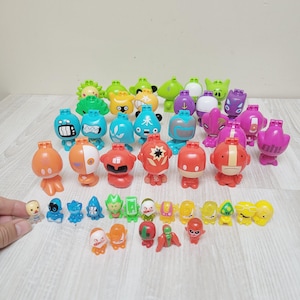 Choose Gogo's Crazy Bones Mega + Mini Metropolis Figurine, Jumbo