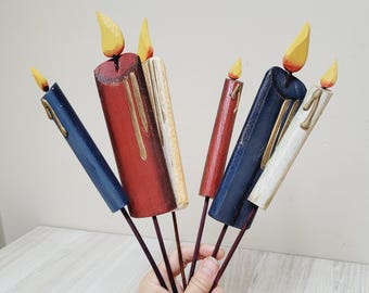 Handgeschnitzte 6er hölzerner Kegelkerzenform-Pflanzenstecker, Weihnachtstopf-Stäbchendekorfigur, Vintage-Schild-Tag Erzgebirge brennende Flammefigur