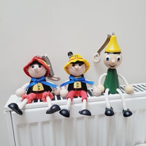 Choose bouncy wooden Pinocchio doll on spring, kitchen Halloween puppet hanging ornament jumping marionette Buratino figurine nursery room