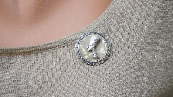 エジプトのネフェルティティ女王フェイクマザーオブパール初期  