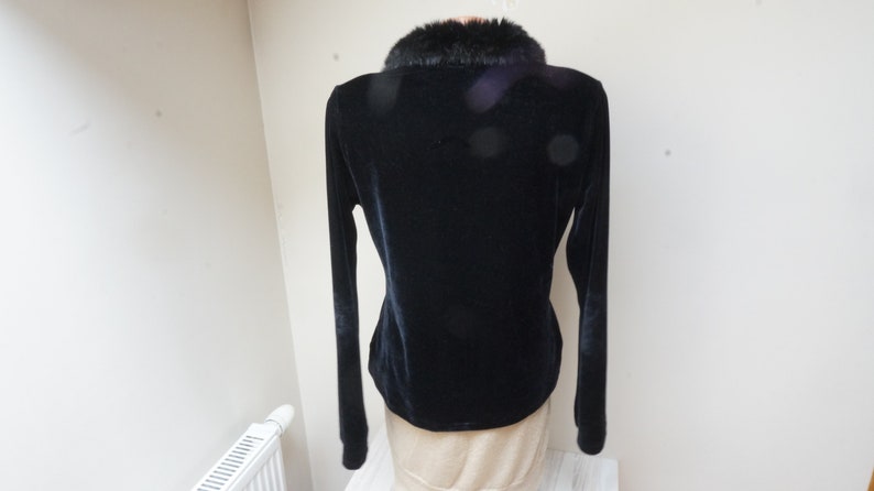 Black velvet blazer jacket Blouse top Retro Vintage Europe 1990s Made by HENNES in M medium size v neck long sleeve faux fur collar velour