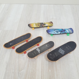 6 Vintage Finger Skateboard, Tech Deck vintage mini fingerboard, retro miniature skate board complete