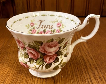 Tasse à thé Royal Albert Fleur du mois de juin pour orphelins, tasse de roses
