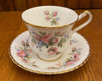 Tasse à thé et soucoupe Paragon Moss Rose