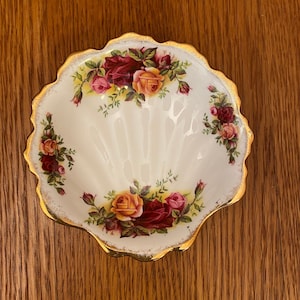 Plat en forme de coquillage Royal Albert Old Country Roses, plateau Tidbit