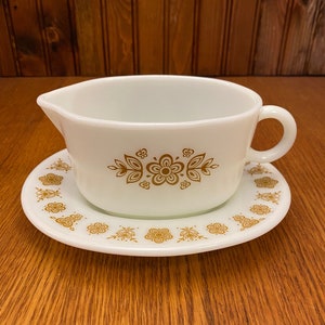 Pyrex Butterfly Gold Oval Gravy Boat with Tray, Corelle Compatibles