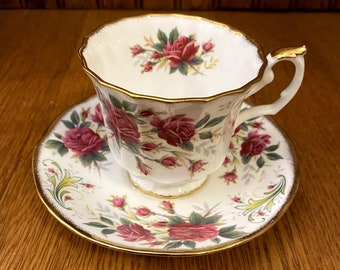 Série Anniversary Rose, mousse rose, tasse à thé élisabéthaine en porcelaine fine et soucoupe