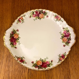 10 3/8&quot; Cake Plate, Old Country Roses by Royal Albert