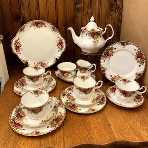 17 Piece Tea Set by Royal Albert Old Country Roses, Dessert Set