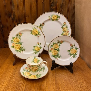 20 Piece Yellow Tea Rose by Royal Albert, Dinnerware Set
