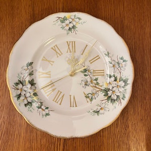 Royal Albert Weißer Hartriegel Große Wanduhr