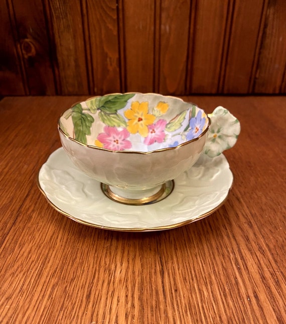 【レア】【人気廃盤】60sヴィンテージ　Paragon花柄プレートイングランド製 Rare Paragon, Saxifrage Pansy, Handled Floral Teacup and Saucer
