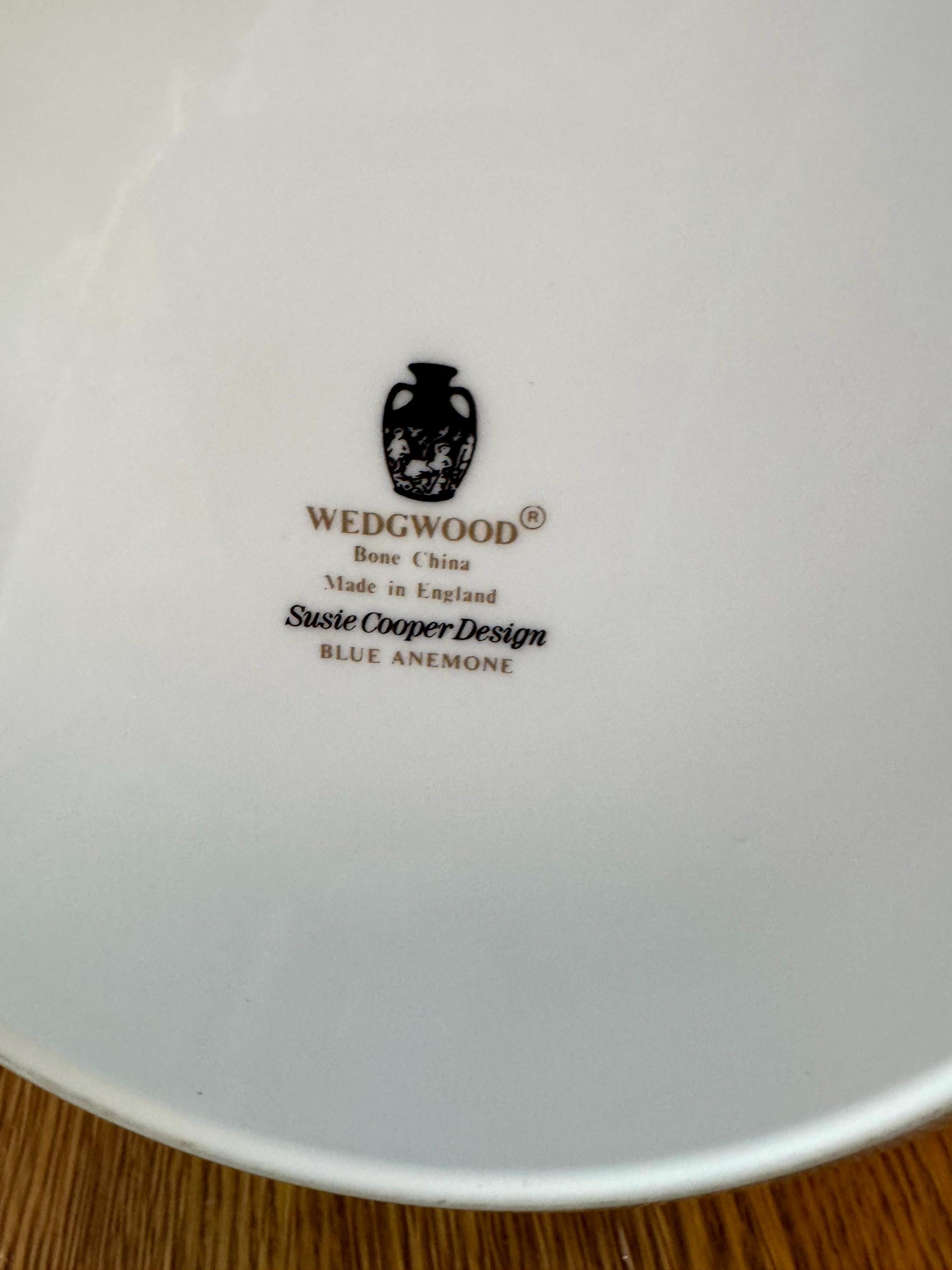 ウェッジウッドのスージー・クーパー、ブルーアネモネ、カバード