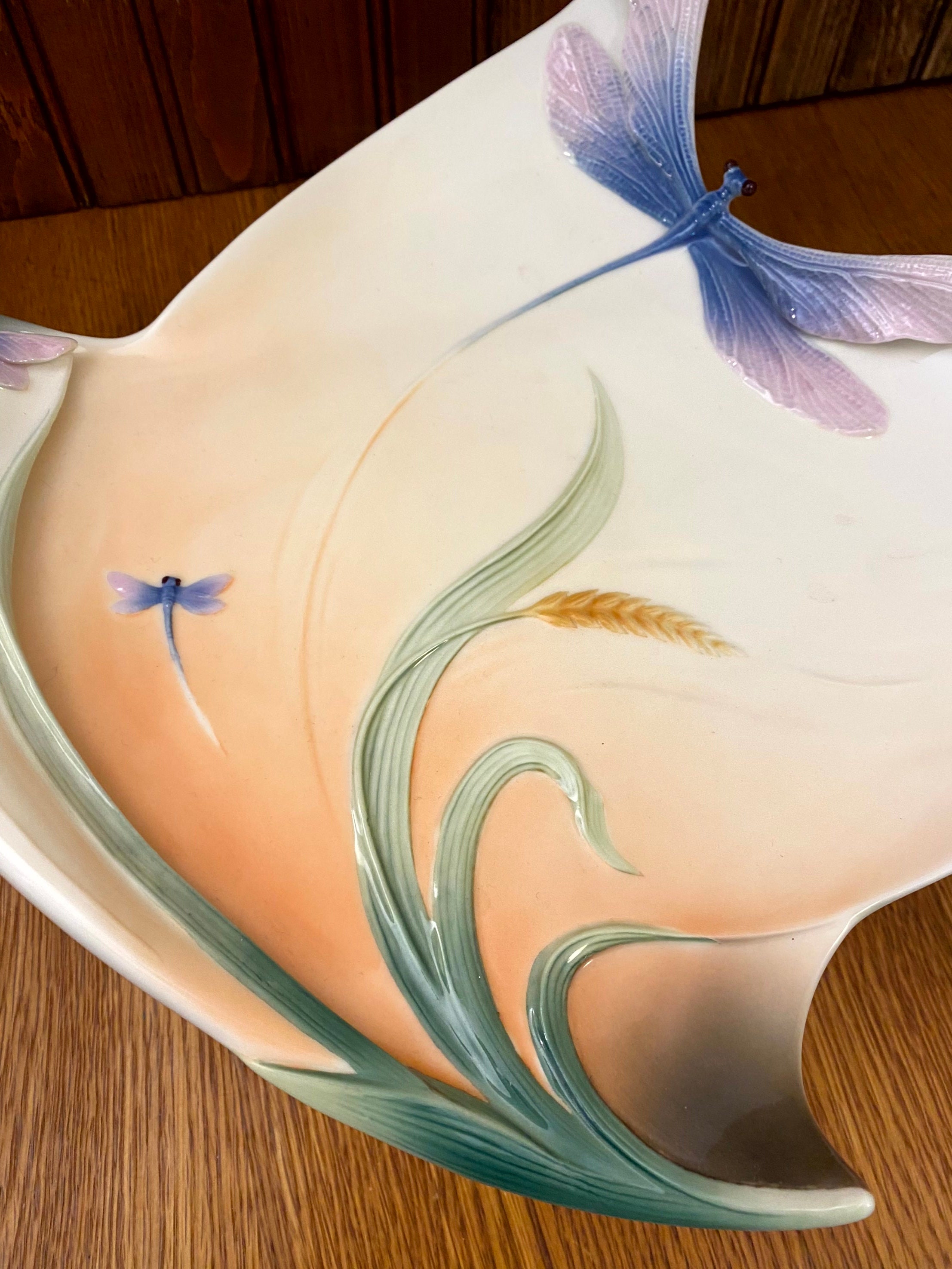 フランツコレクション 磁器製 トンボ模様 彫刻台座 ケーキプレート  