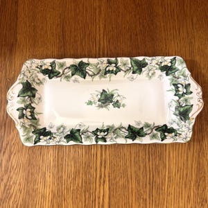 Royal Albert Ivy Lea Sandwich Plate: English Ivy Center