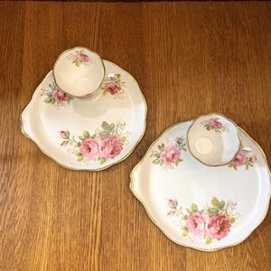 Royal Albert American Beauty Tennis Set, Snack Set, Teacup with Large Round Tray for a Sandwich or Dessert
