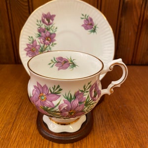 Elizabethan Fine Bone China Provincial Flowers Teacup and Saucer, Crocus
