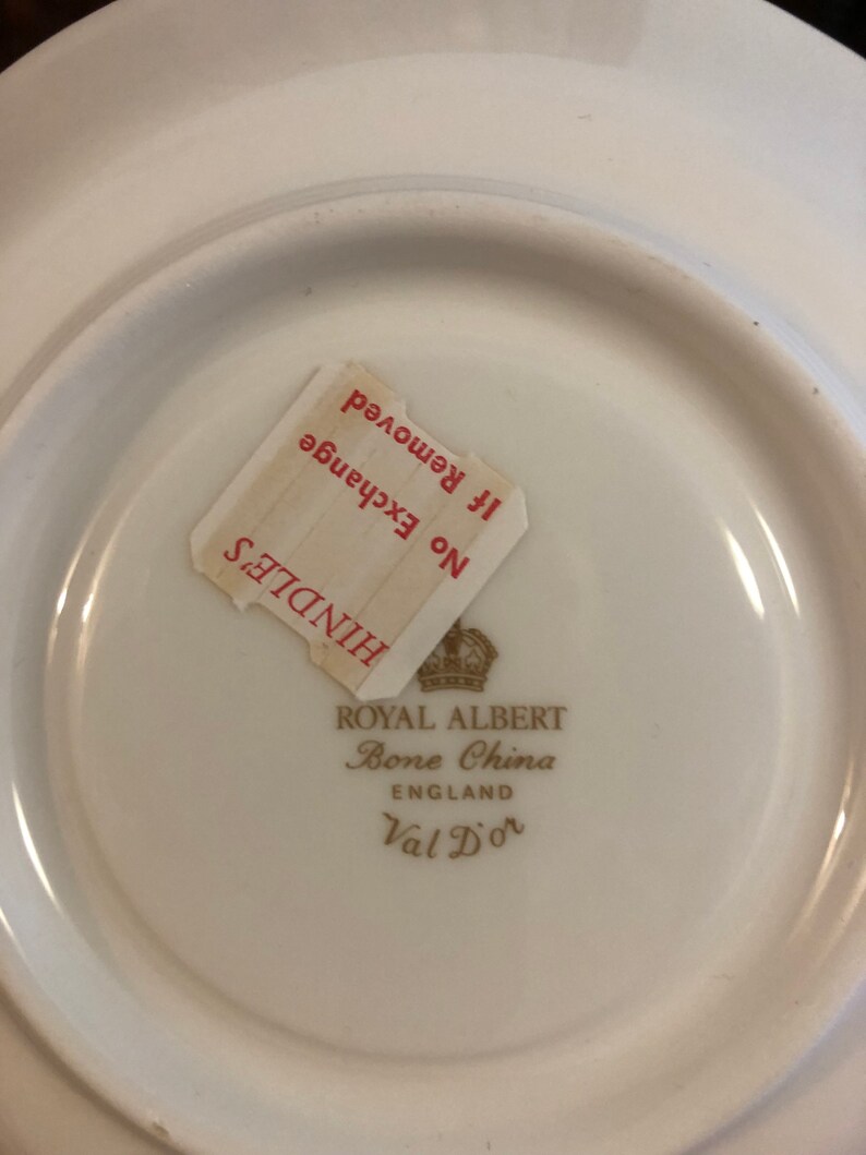 20 Piece Set of Royal Albert Val D/'or China Dinner Plate,Salad Plate,Bread and Butter Plate Teacup and Saucer