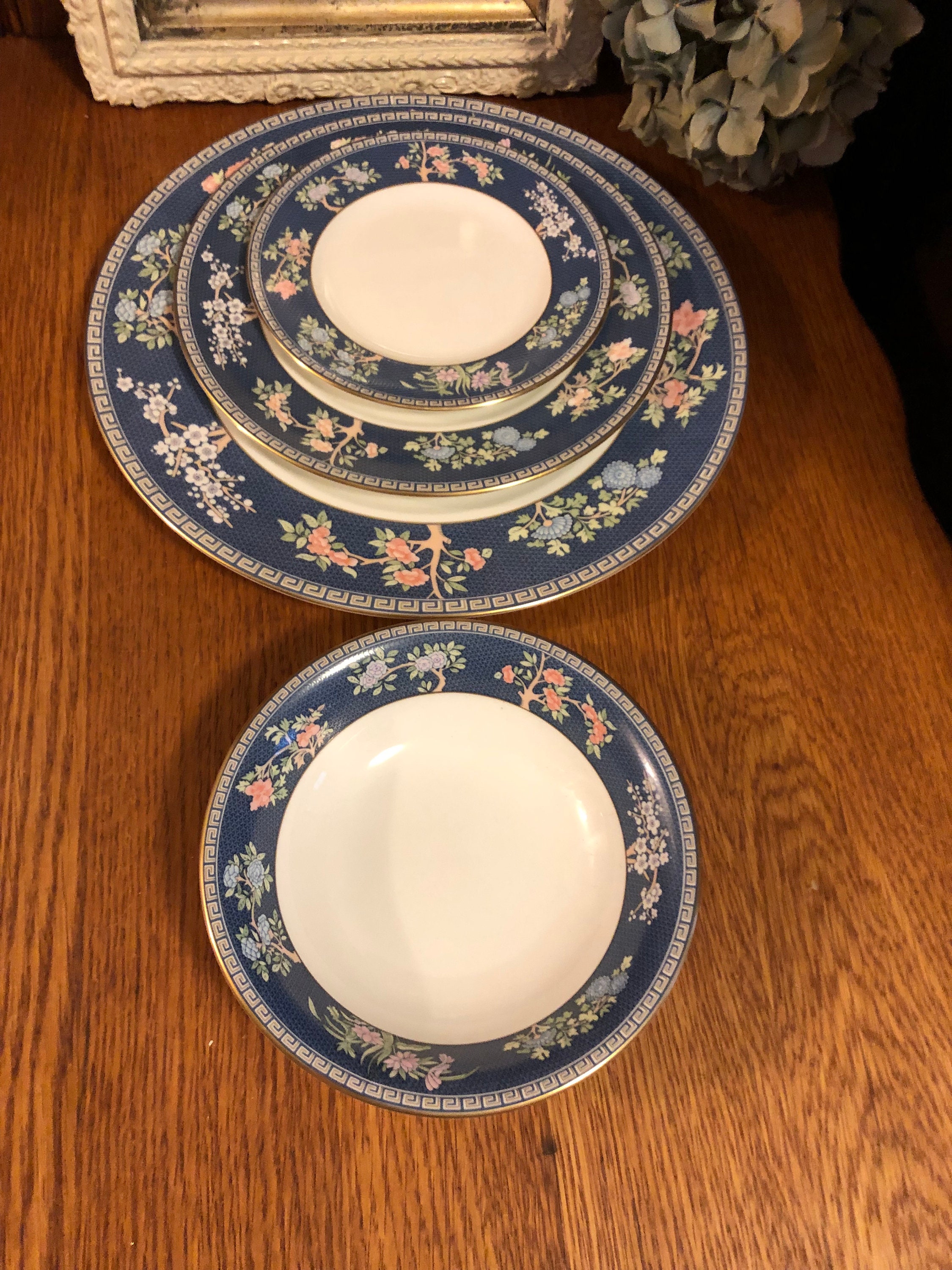 Wedgwood Blue Siam 4 Piece Setting Including A Coupe Cereal