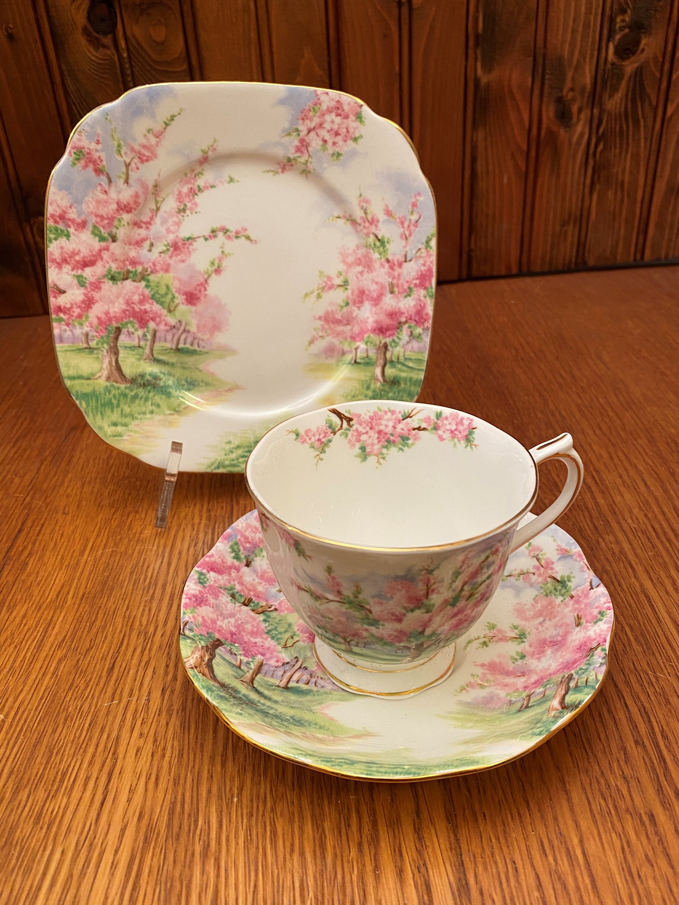 食器  ALBER Blossom Time Royal Albert Blossom Time Teacup and Saucer Set Made in