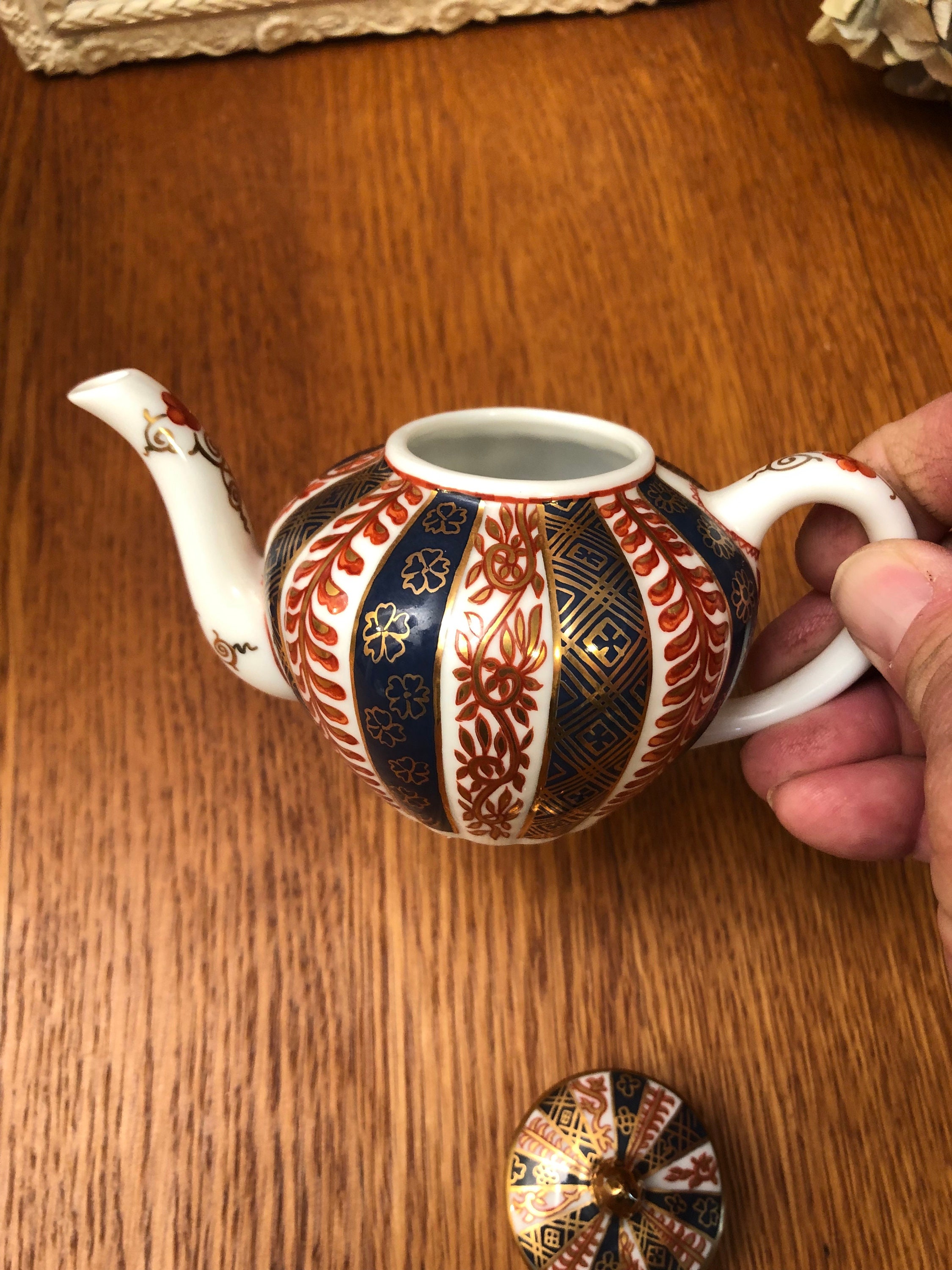 Franklin Mint Victoria and Albert Museum Porcelain Teapot