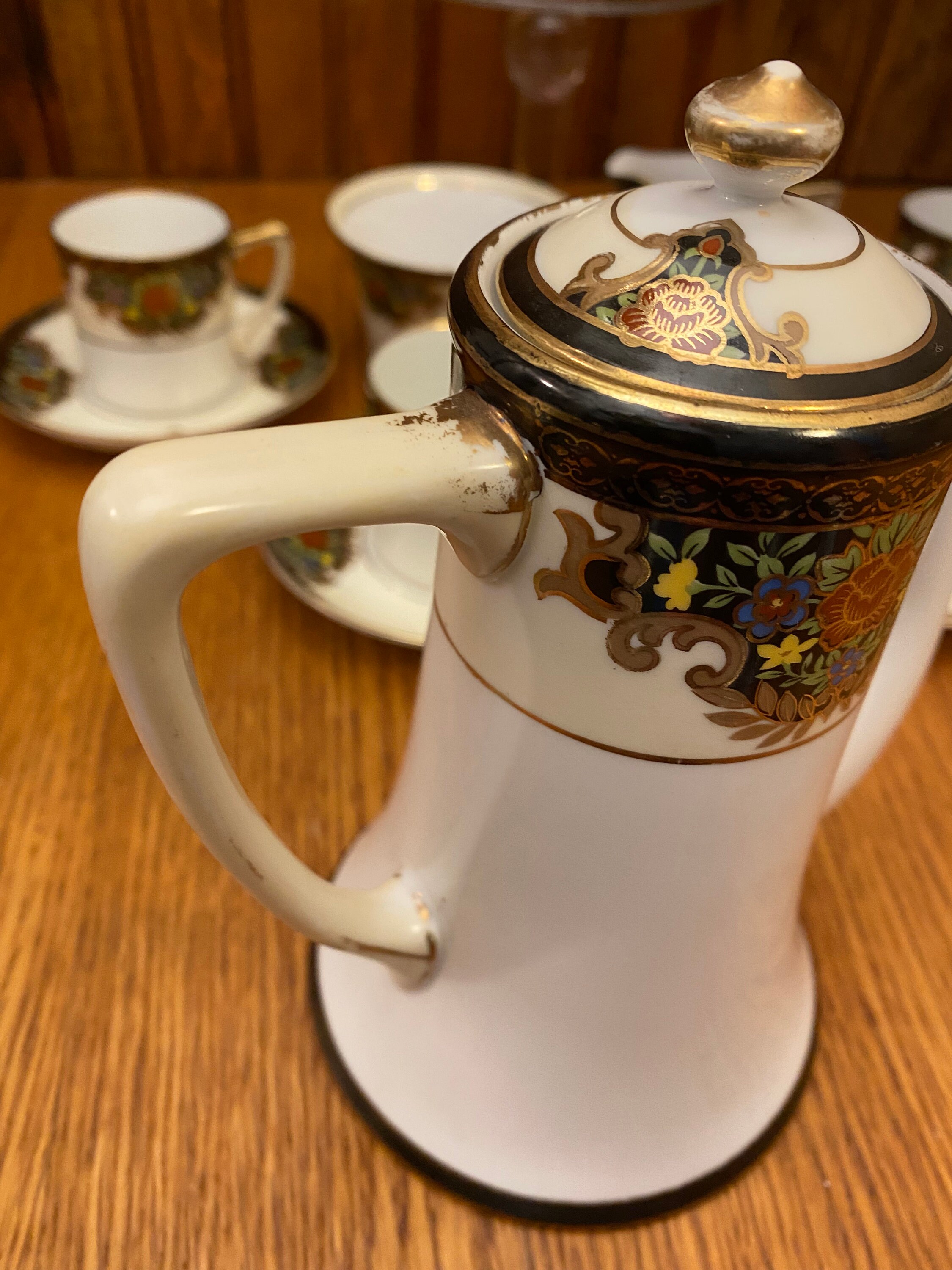 Noritake Tea Set for 4 With Cream and Sugar Bowl, Made in Noritake Tea Set for 4 With Cream and Sugar Bowl, Made in