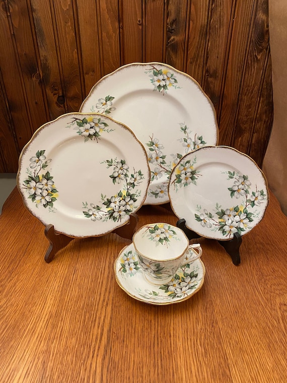 Royal Dinner Service Set for sale